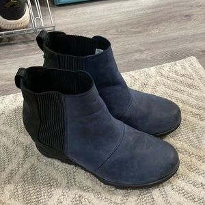 Sorel navy and black boots